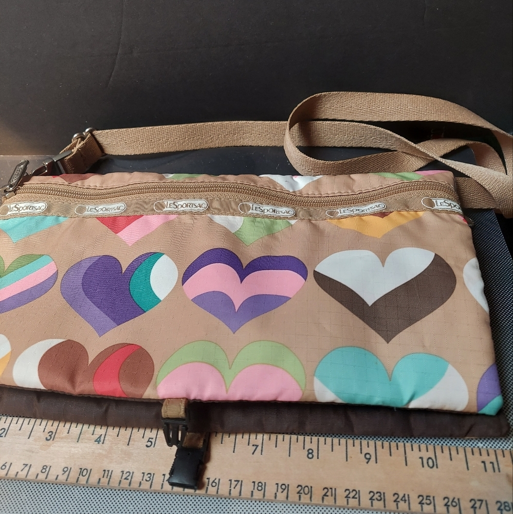 Lesportsak vacation purse colorful hearts6 holds everything unbuckles